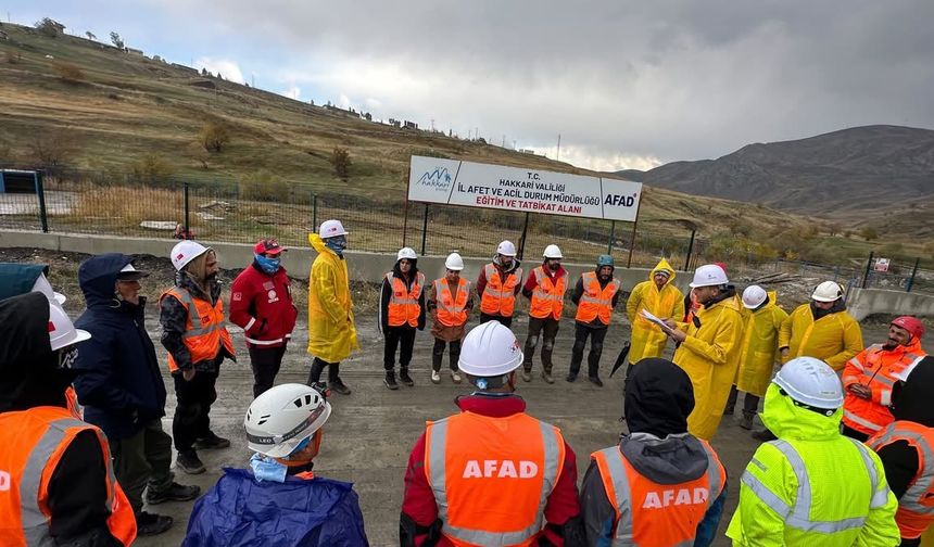 Hakkari’de CİSAD ekibine arama kurtarma eğitimi verildi