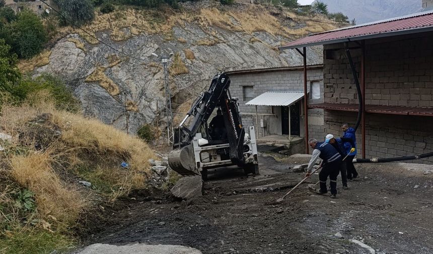 Hakkari Belediyesi kent genelinde çalışmalarını sürdürüyor