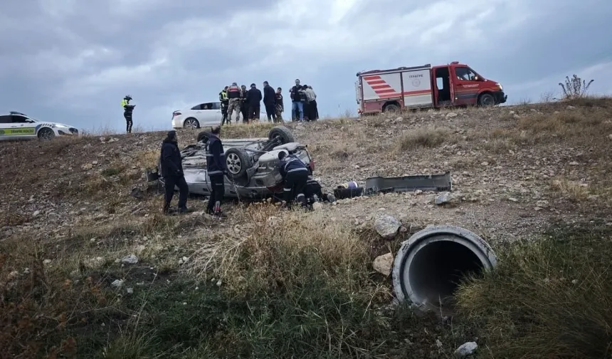 Van'da takla atan araçta bulunan iki kişi yaralandı