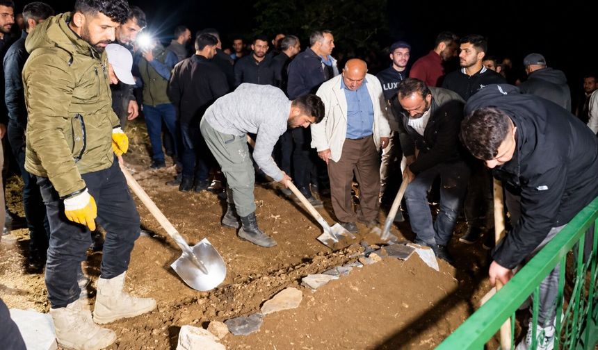 Hakkari’de feci kaza: 2 yaşındaki Hafsa Nur bebek toprağa verildi
