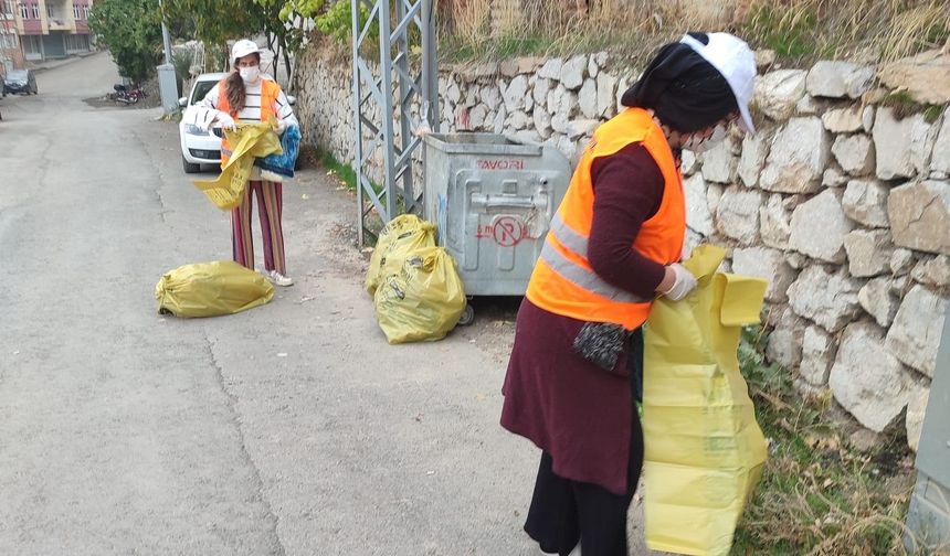 Cumhuriyet Bayramı öncesi Hakkari’de temizlik mesai