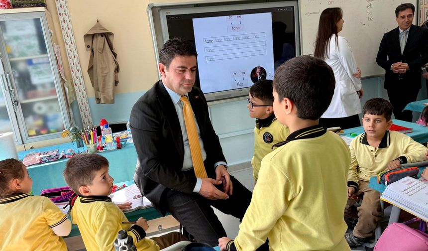 Müdür Yılmaz, öğretmen ve öğrencilerle buluştu
