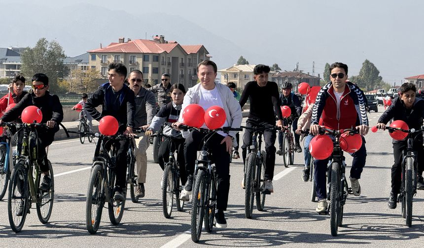 Hakkari'de Cumhuriyet Bayramı dolayısıyla bisiklet turu düzenlendi