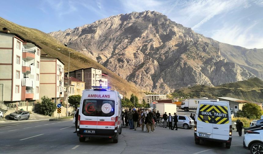 Hakkari’de motosiklet ile otomobil çarpıştı: 1yaralı
