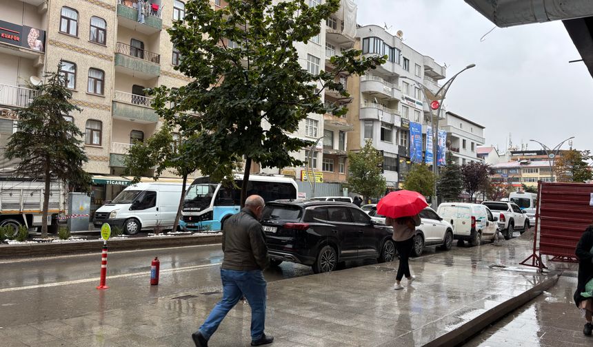 Hakkari’de sağanak yeniden başladı