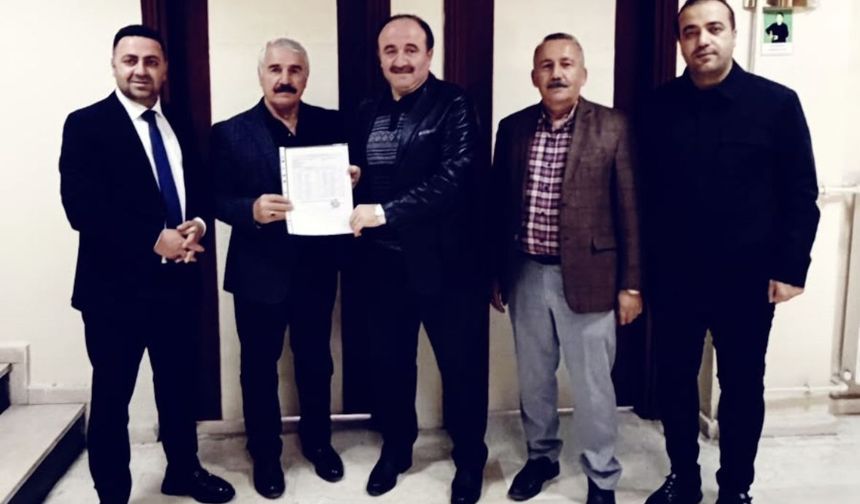 Başkan Nihat Gür mazbatasını aldı