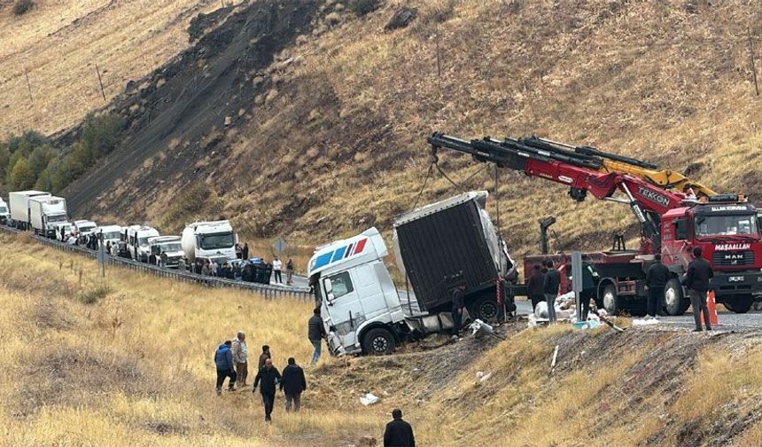 Hakkari Van yolunda kaza: 1 kişi yaralandı