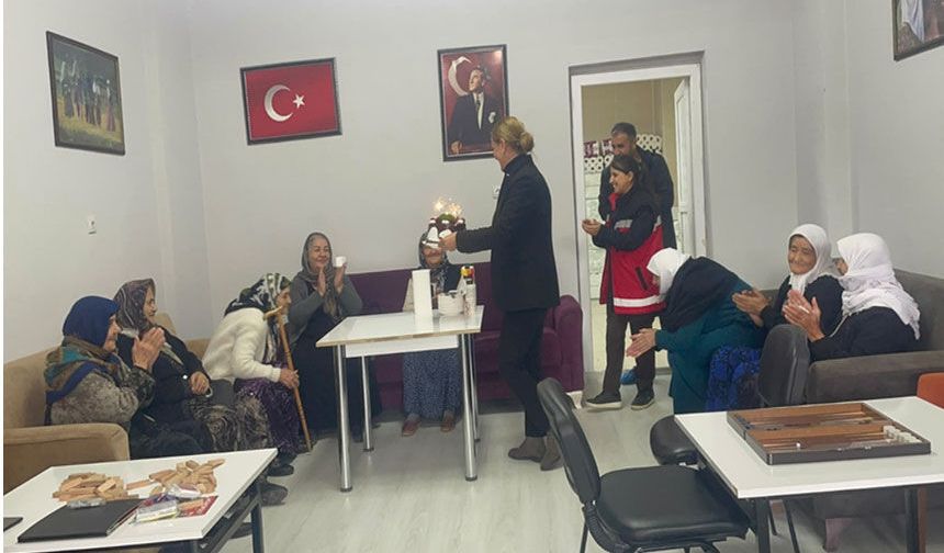 Hakkari’de Verde teyzeye doğum günü sürprizi