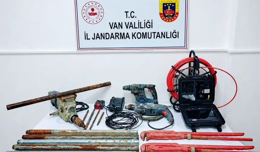 Van’da kaçak kazıya suçüstü: 2 gözaltı