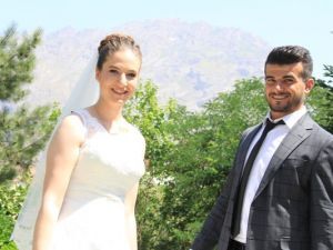 Hakkari’ye İsviçreli gelin! 2 gün 2 gece düğün yaptılar