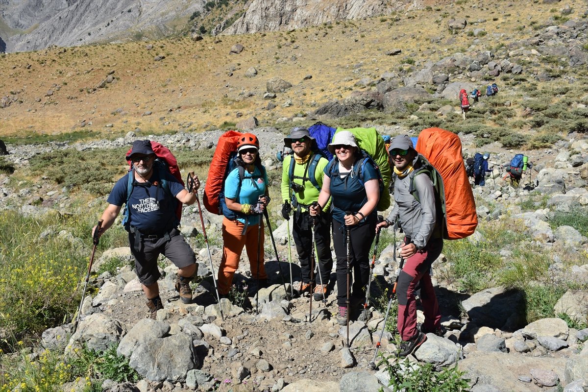 aa-20230720-31722645-31722623-hakkaride-uludoruk-zirve-tirmanisi-basladi.jpg