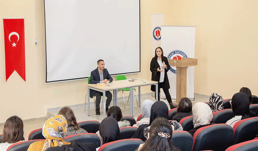 Hakkari Üniversitesinde okuma yazma atölyesi