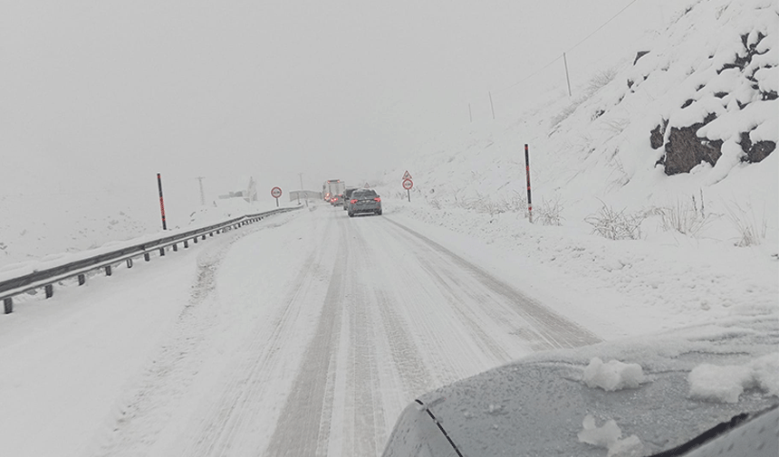 Hakkari - Yüksekova yolu kapandı