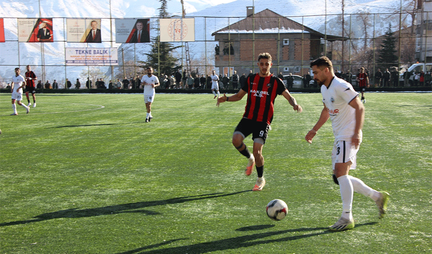 Rakibini 5 -0 yenen Zap Spor lider oldu