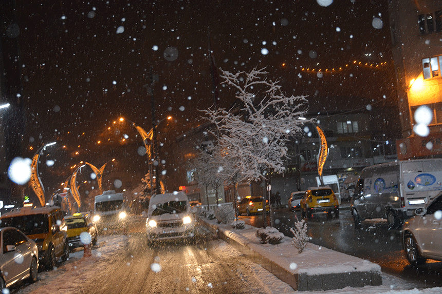 Meteoroloji uyarmıştı Hakkari'de kar yağışı başladı