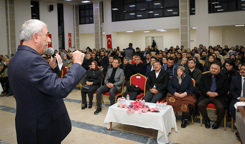 Hakkâri'de "Kelimenin Esrârı" söyleşisi