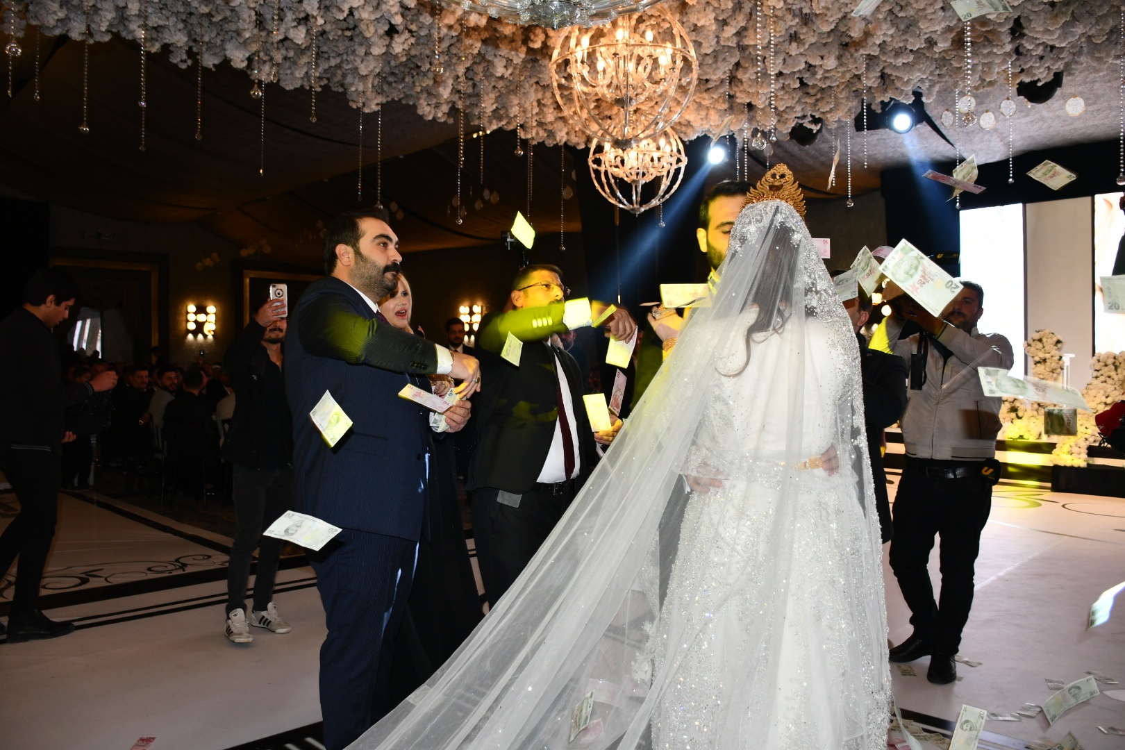 B A R Z A N I A I L E S I N D E N I Z O L A S I R E T I N E A V U K A 1071910 318092