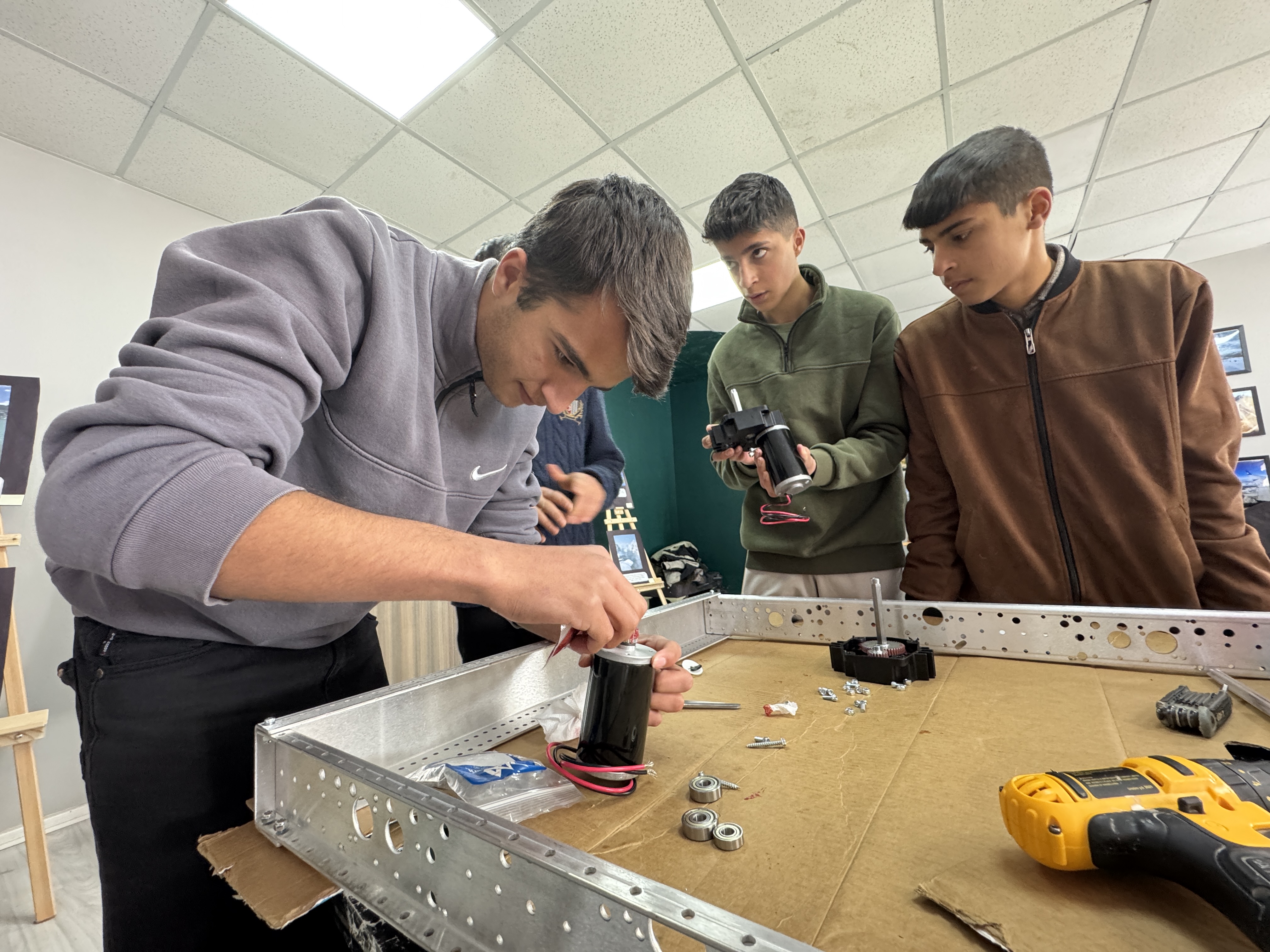 A A 20260127 40378526 40378518 H A K K A R I L I L I S E O G R E N C I L E R I B I Z D E Y A P A B I L I R I Z D I Y E R E K R O B O T T A K I M I K U R D U