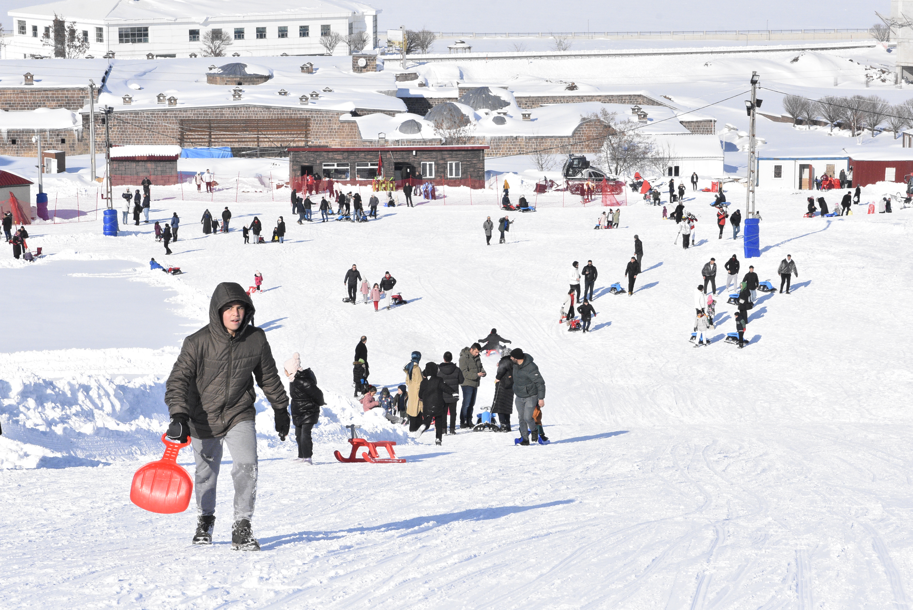 B I T L I S’ T E K A Y A K M E R K E Z L E R I D O L D U 1096331 325440