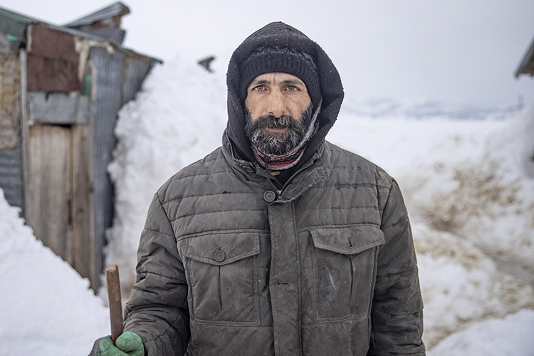 Ovacık’ta 2,5 metre kara rağmen üretim sürüyor