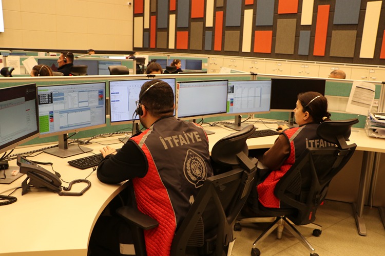 Rüya tabiri isteyen de takma dişi kaybolan da 112'yi aradı