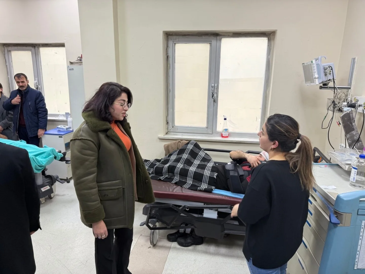 DEM Parti heyeti kazada yaralananları ziyaret etti