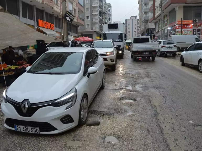 Çukurlu yollar için sürücülerden suç duyurusu