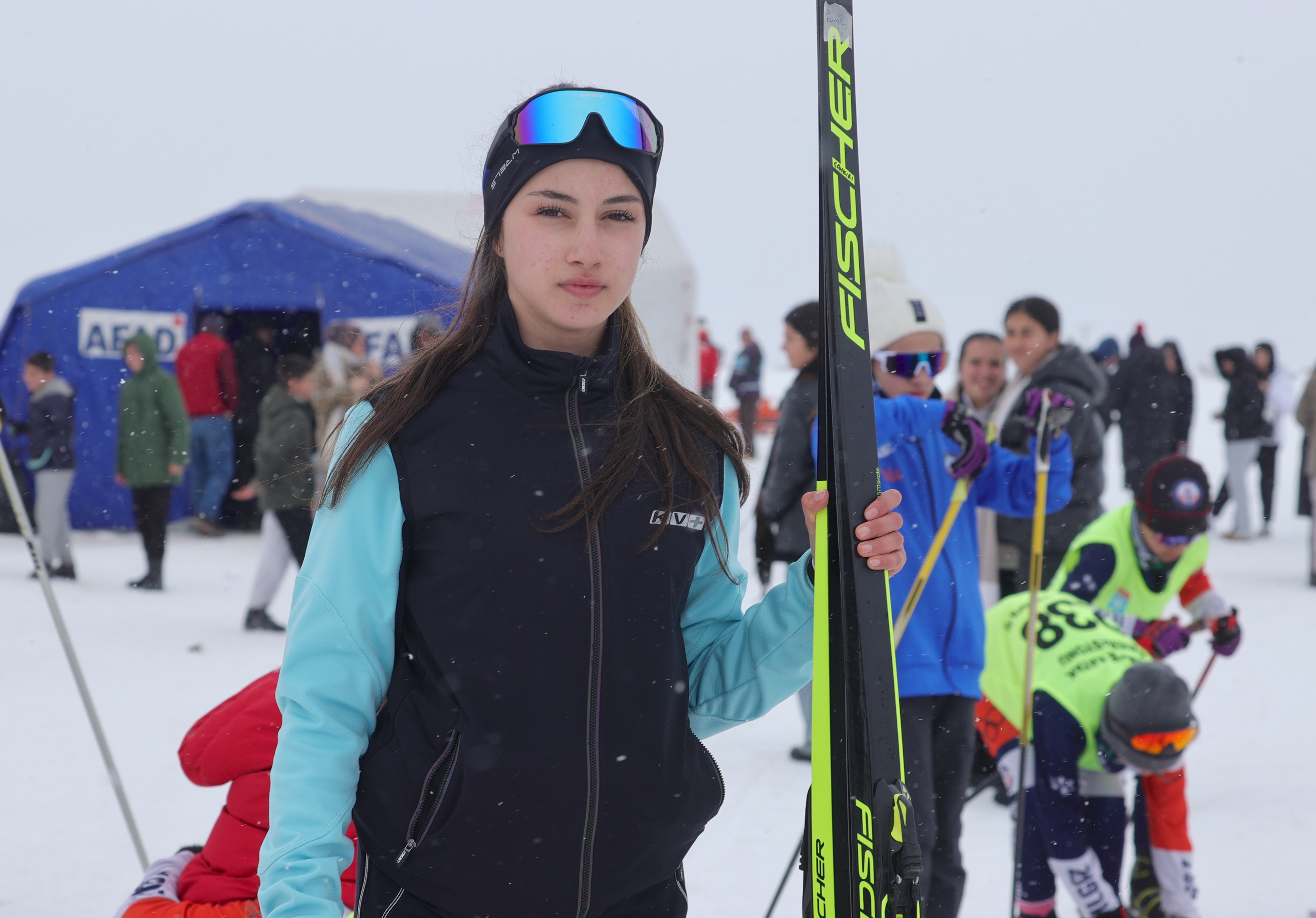 Hakkari’nin karlı dağları sporcularla renklendi