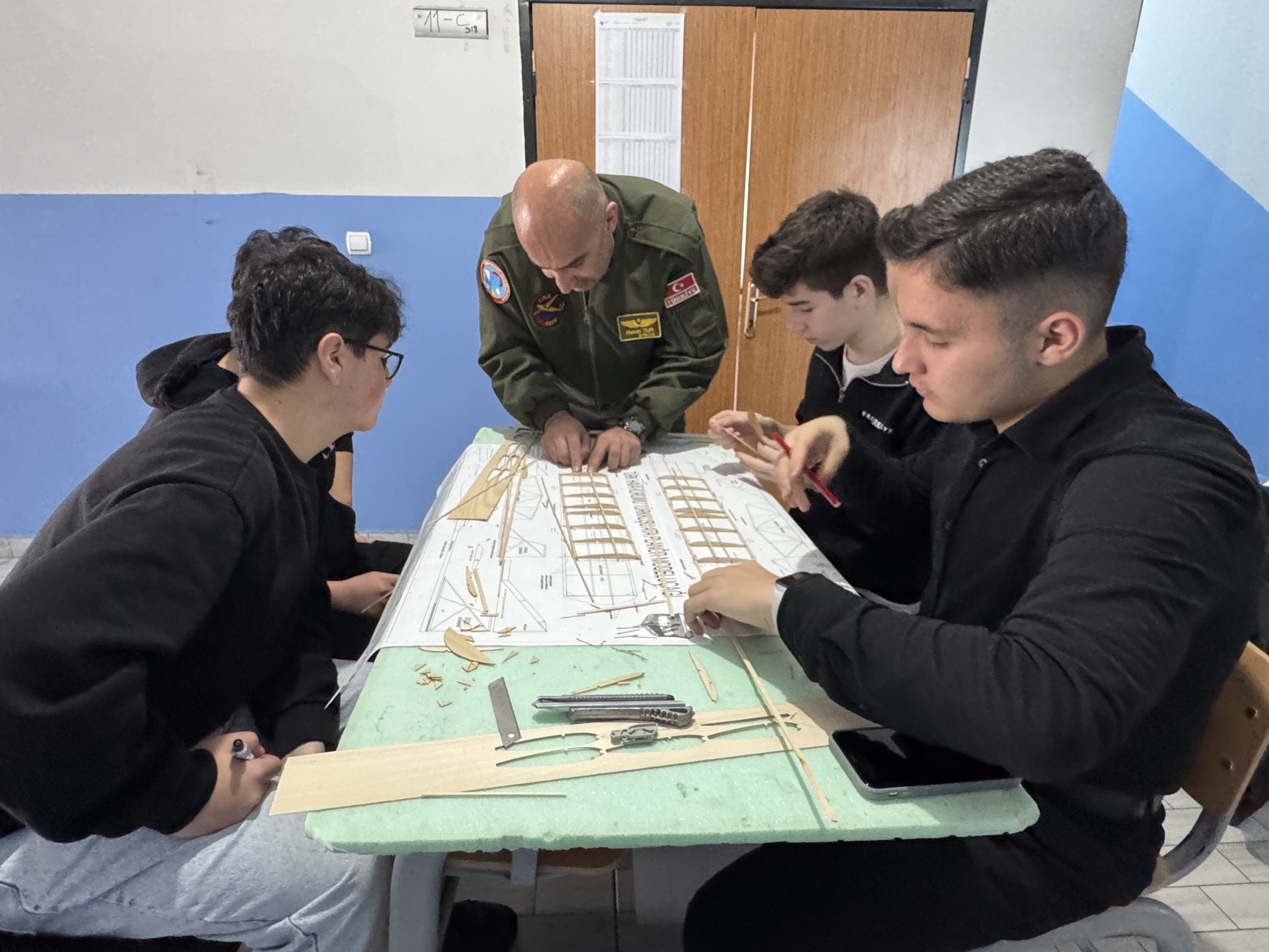 Hakkari’de öğrenciler model uçakla havacılığa adım atıyor