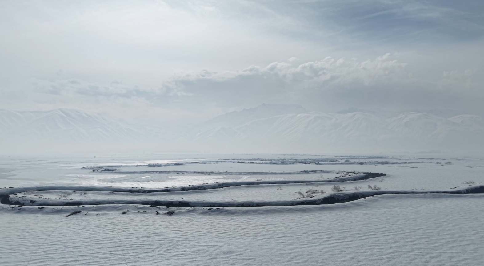 Hakkari’de menderesler beyaza büründü