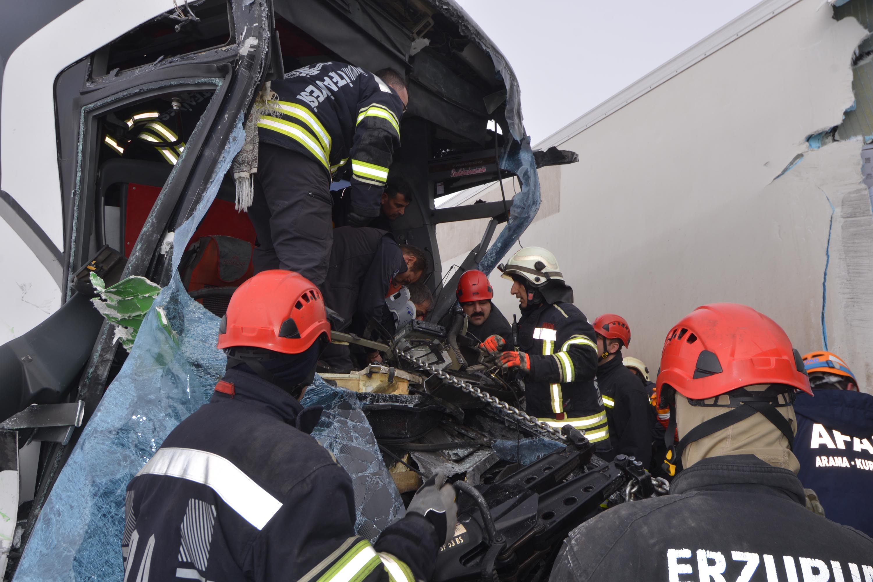 Erzurum'da feci kaza: 20 yaralı