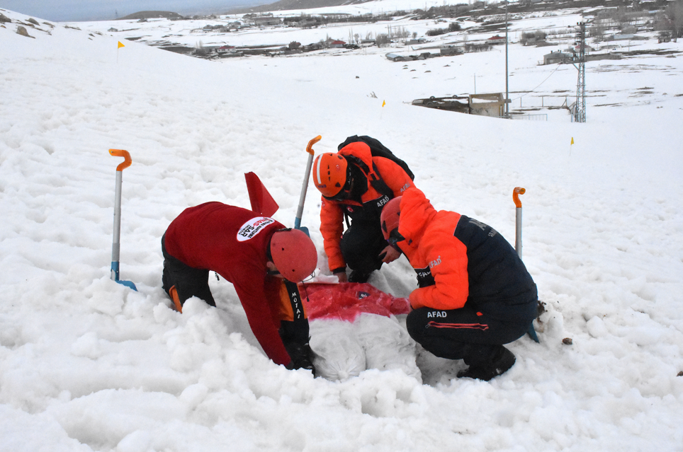 Abalı Kayak Merkezi’nde 150 kişilik çığ tatbikatı