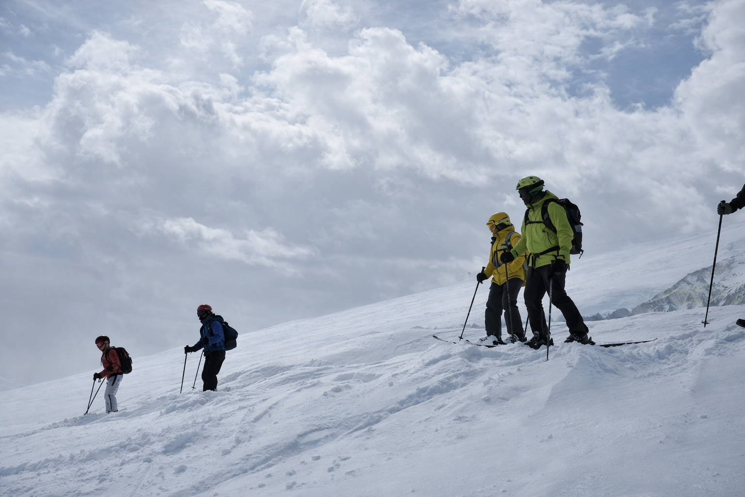 Avrupalı 15 dağcı dağ kayağı için Hakkari’de
