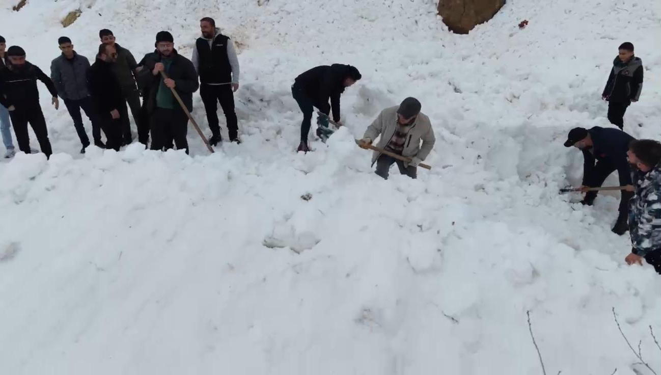 Off-road ekibi çığdan son anda kurtuldu