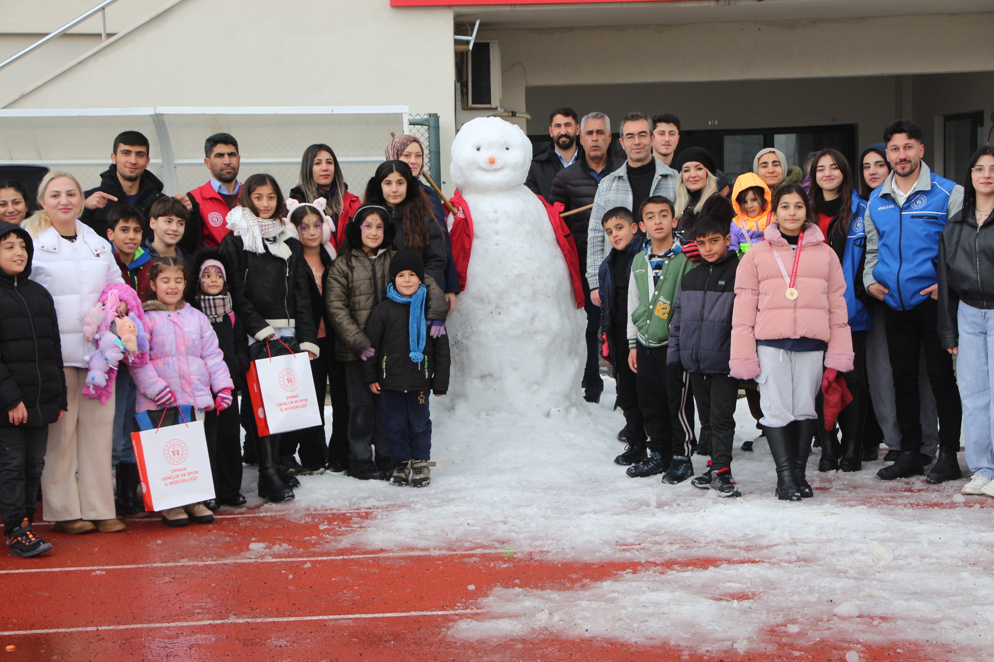 Şırnak’ta 'Aileler Arası Ödüllü Kardan Adam Şenliği'