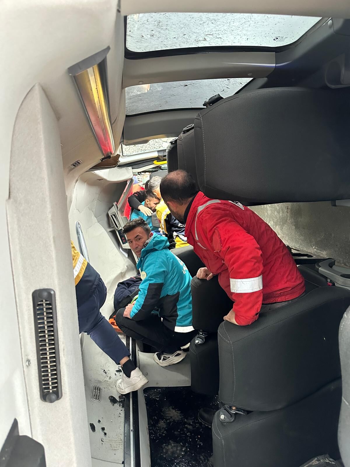 İşçileri taşıyan minibüs devrildi: 9 yaralı