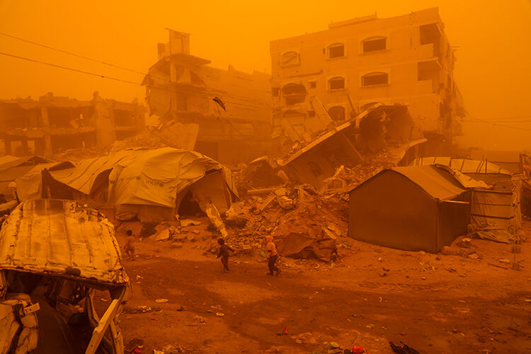 Gazze’de kum fırtınası hayatı zorlaştırdı