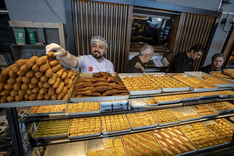 Devlet desteğiyle büyüyen işte tatlı ustaları yetişiyor