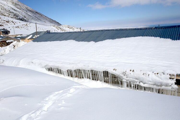 Kışkılı’da karla mücadele baharda da devam ediyor