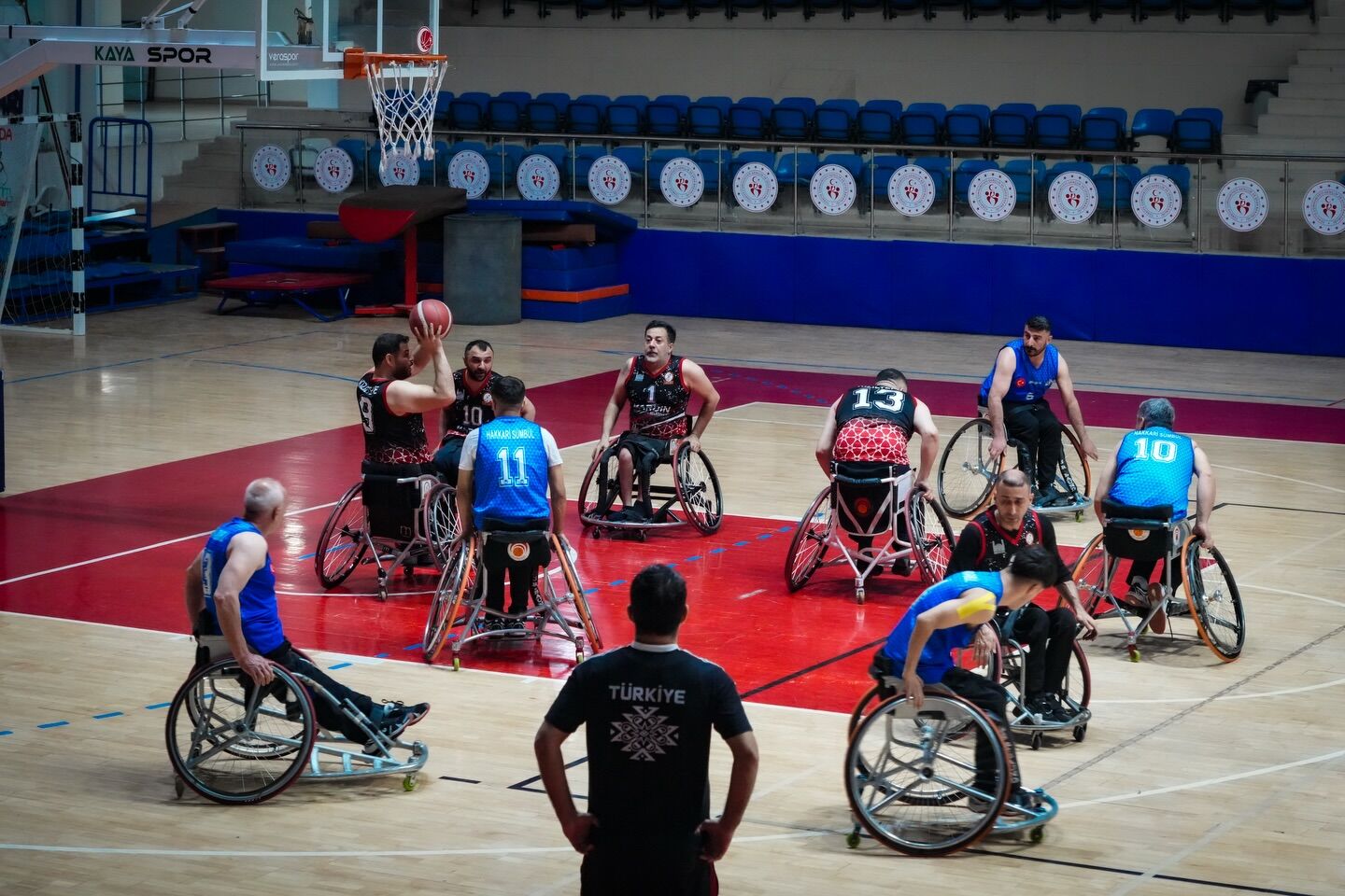 Vali Taşyapan'dan engelli sporculara destek