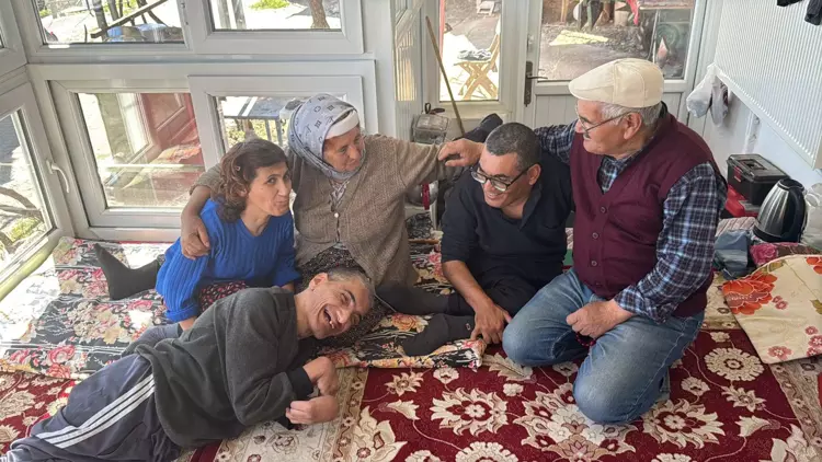 69B52B8D6A554F24E6885A17