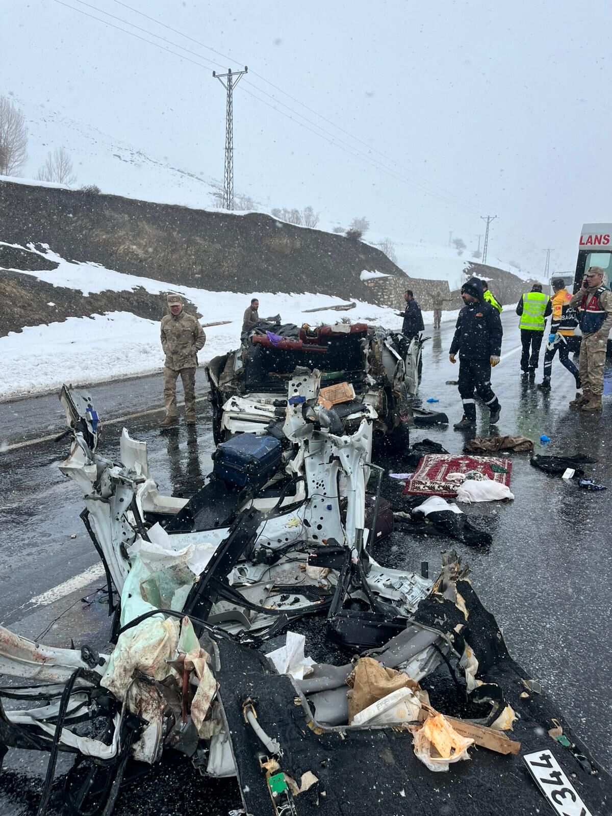 A A 20260314 40823862 40823858 V A N D A O T O M O B I L I L E T I R I N C A R P I S T I G I K A Z A D A 2 K I S I O L D U 3 K I S I Y A R A L A N D I