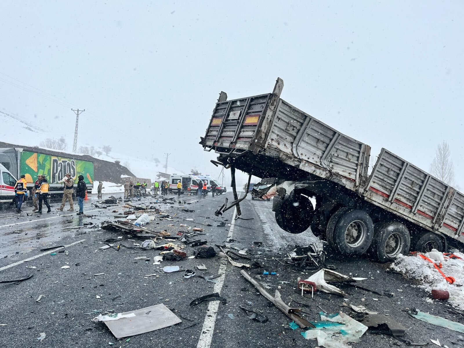 A A 20260314 40823862 40823859 V A N D A O T O M O B I L I L E T I R I N C A R P I S T I G I K A Z A D A 2 K I S I O L D U 3 K I S I Y A R A L A N D I