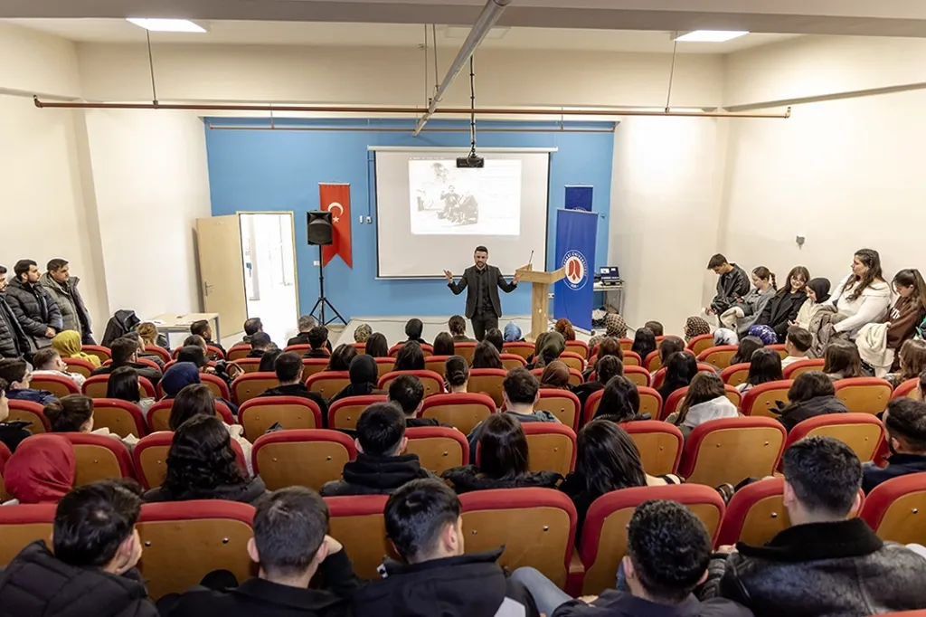 Üniversitede 18 Mart Çanakkale söyleşisi düzenlendi