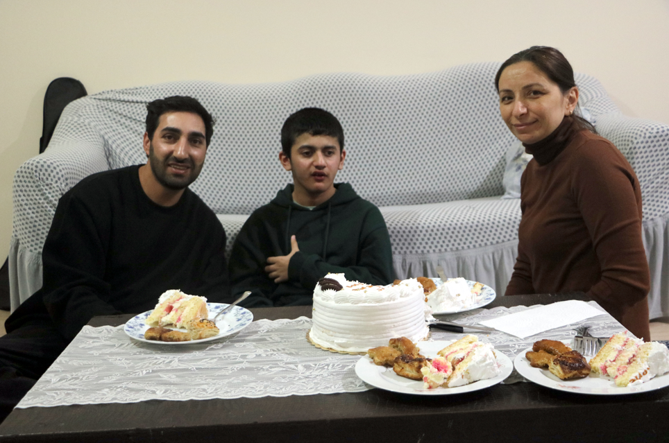 E V D E E G I T I M A L A N A L I Y E S U R P R I Z D O G U M G U1