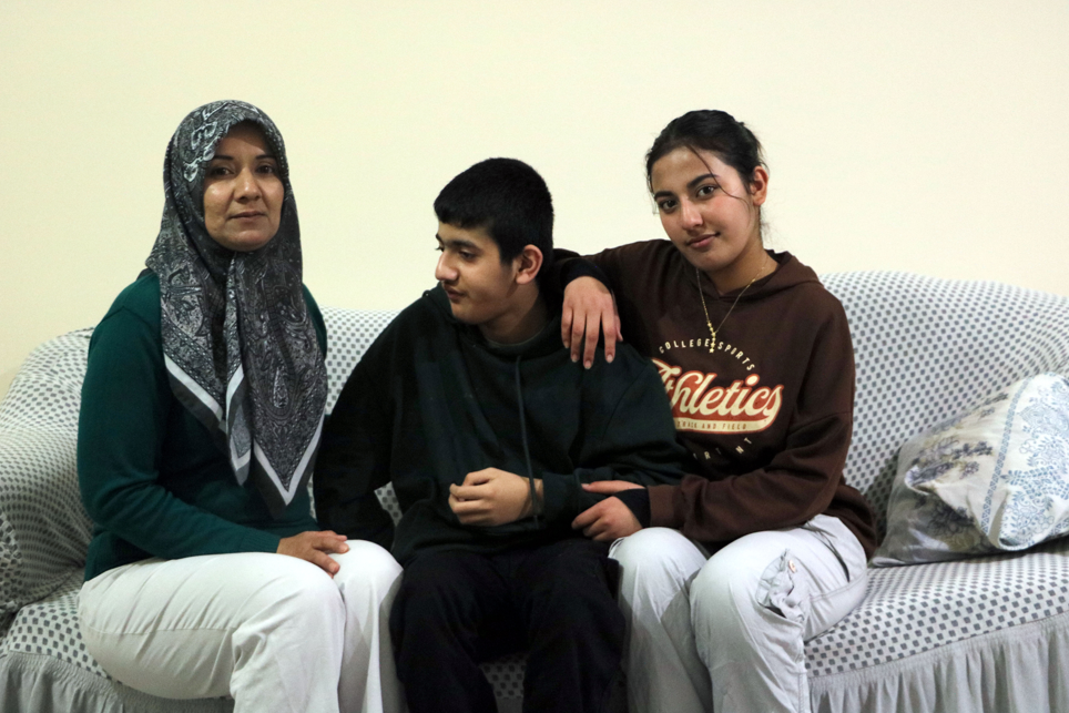 E V D E E G I T I M A L A N A L I Y E S U R P R I Z D O G U M G U2