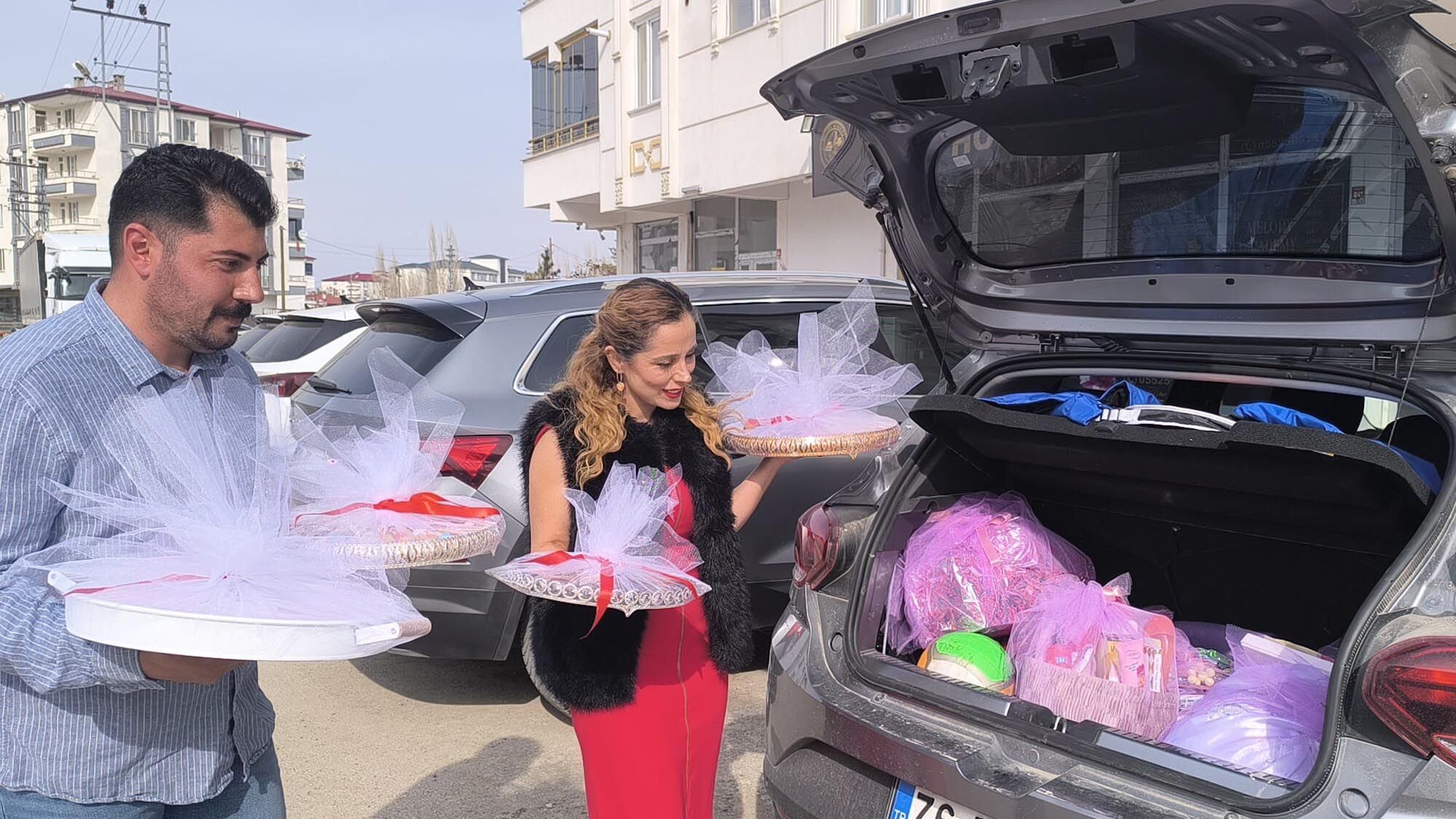 Iğdır’da Nevruz geleneği: Nişanlı kızlara ‘honca’ gönderildi