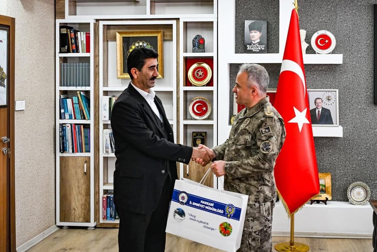 Hakkari’de şehit uakınlarına bayram ziyareti