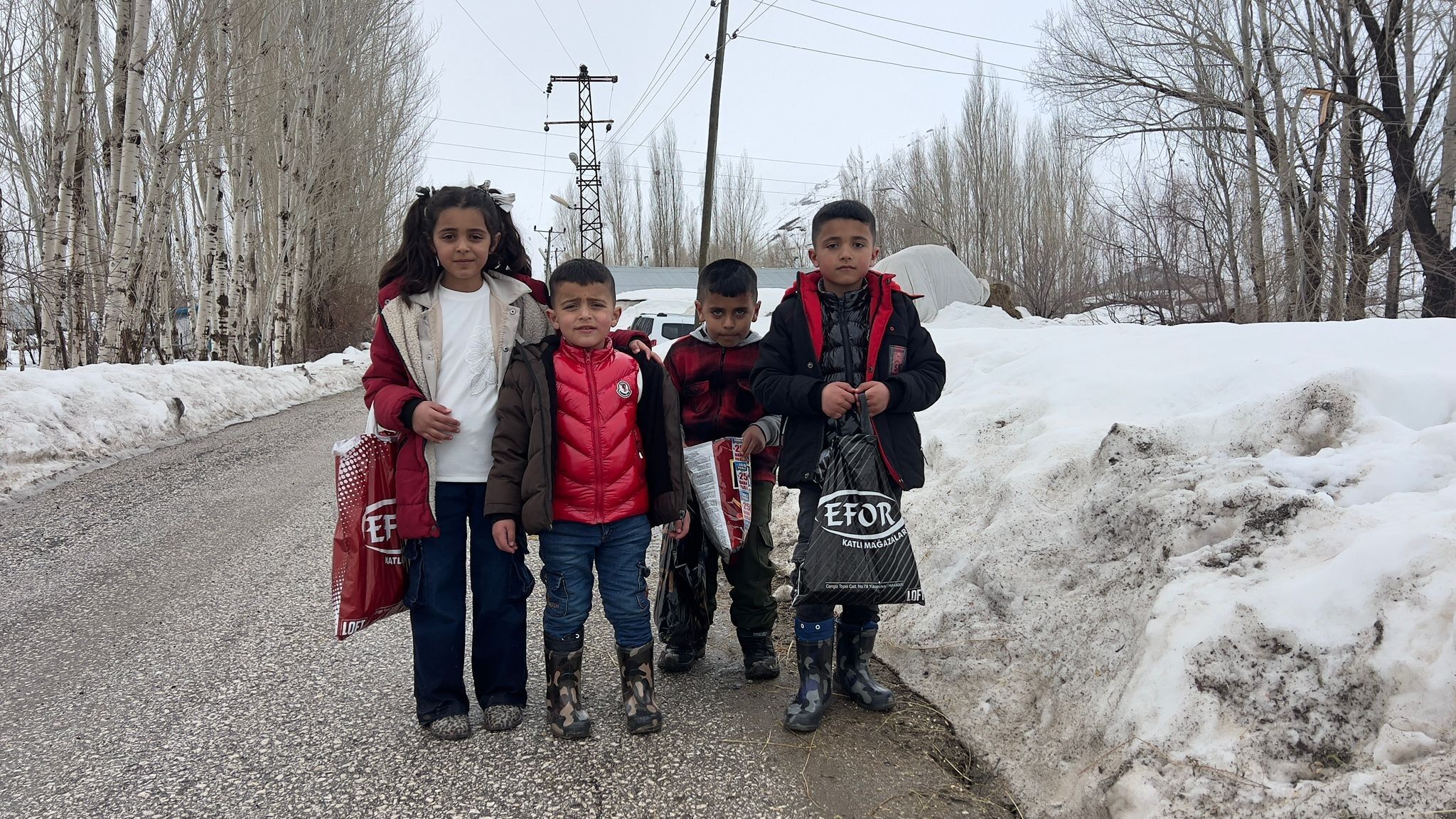 Kar altında asırlık bayramlaşma geleneği devam etti