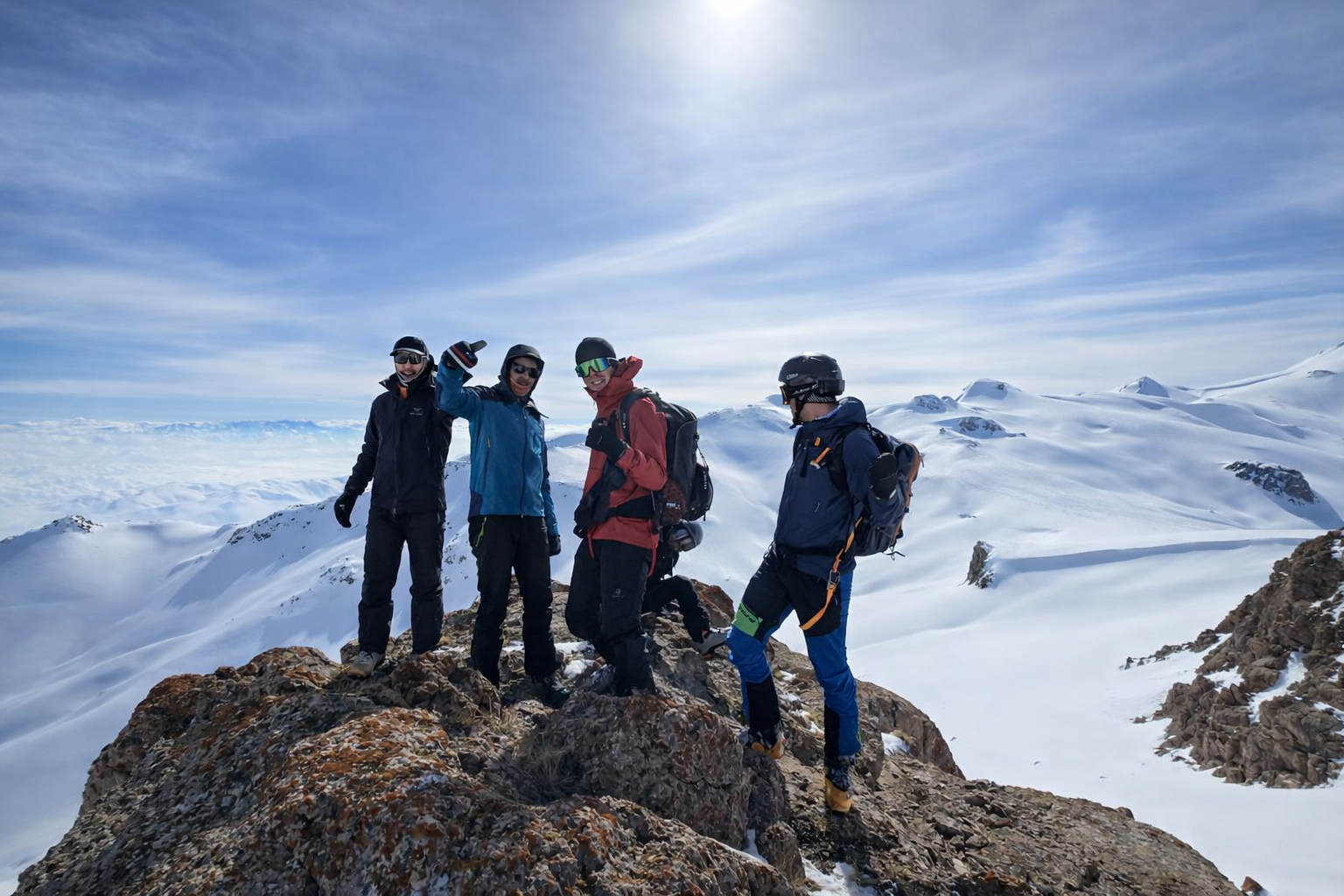 Hakkari'deki Mor dağına tarihi zirve